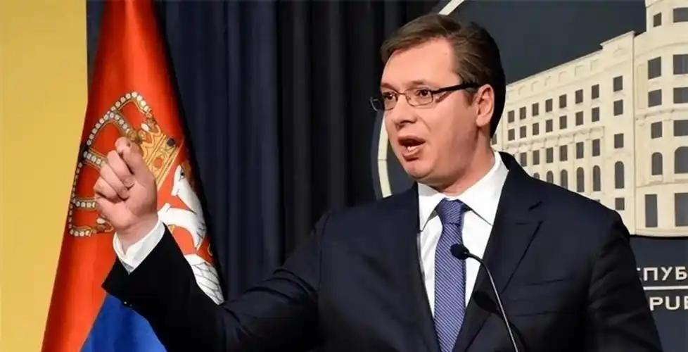 塞尔维亚总统武契奇又出来夸咱们的装备了，这回说的是中国造的无人机，他在视察部队演