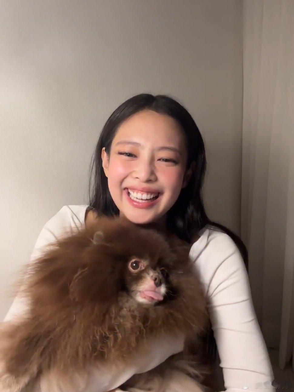 #Jennie生图#Jennie直播截图，随便一截都可以当头像的程度，太好看了吧