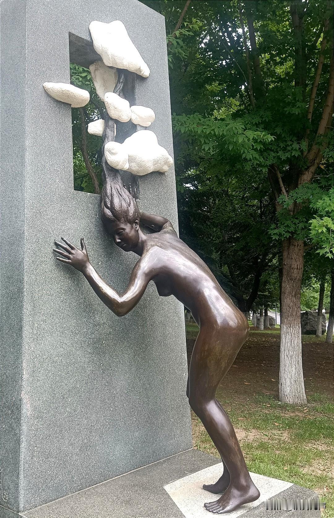 上联：吹牛不打草稿，
下联：扯谎无需提纲！
横批：只求流量。