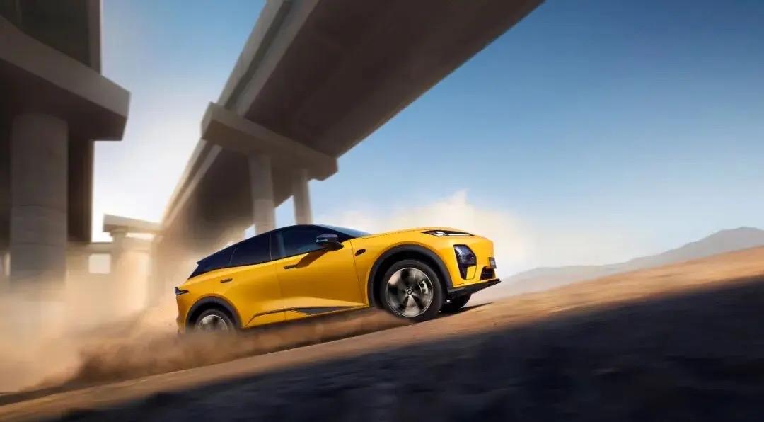 不得不承认！这就是赤裸裸的现实！
小米：收入3659亿，净利润272亿；
京东：