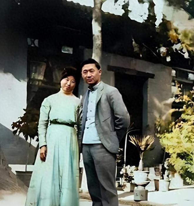 1910年，孔祥熙与原配韩玉梅罕见合影曝光，妻子早早离世，他后来迎娶宋霭龄！
1