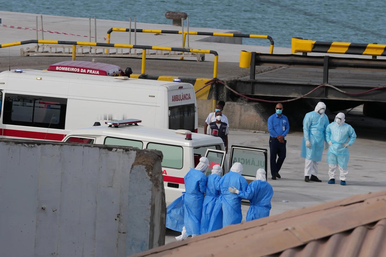 美国从"厄运邮轮"接回17名汗坦密接乘客竟然不用隔离，CDC一边对外说"风险极低