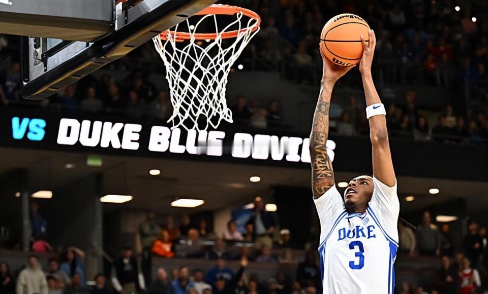 杜克大学大二后场球员以赛亚-埃文斯（Isaiah Evans）在自己的社交媒体上