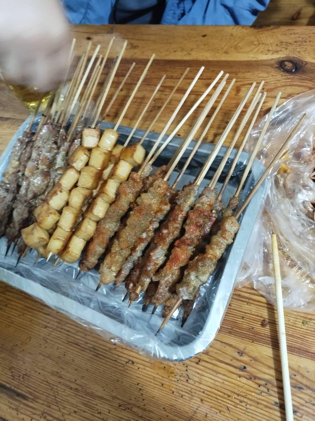这盘子里都是两元一串
