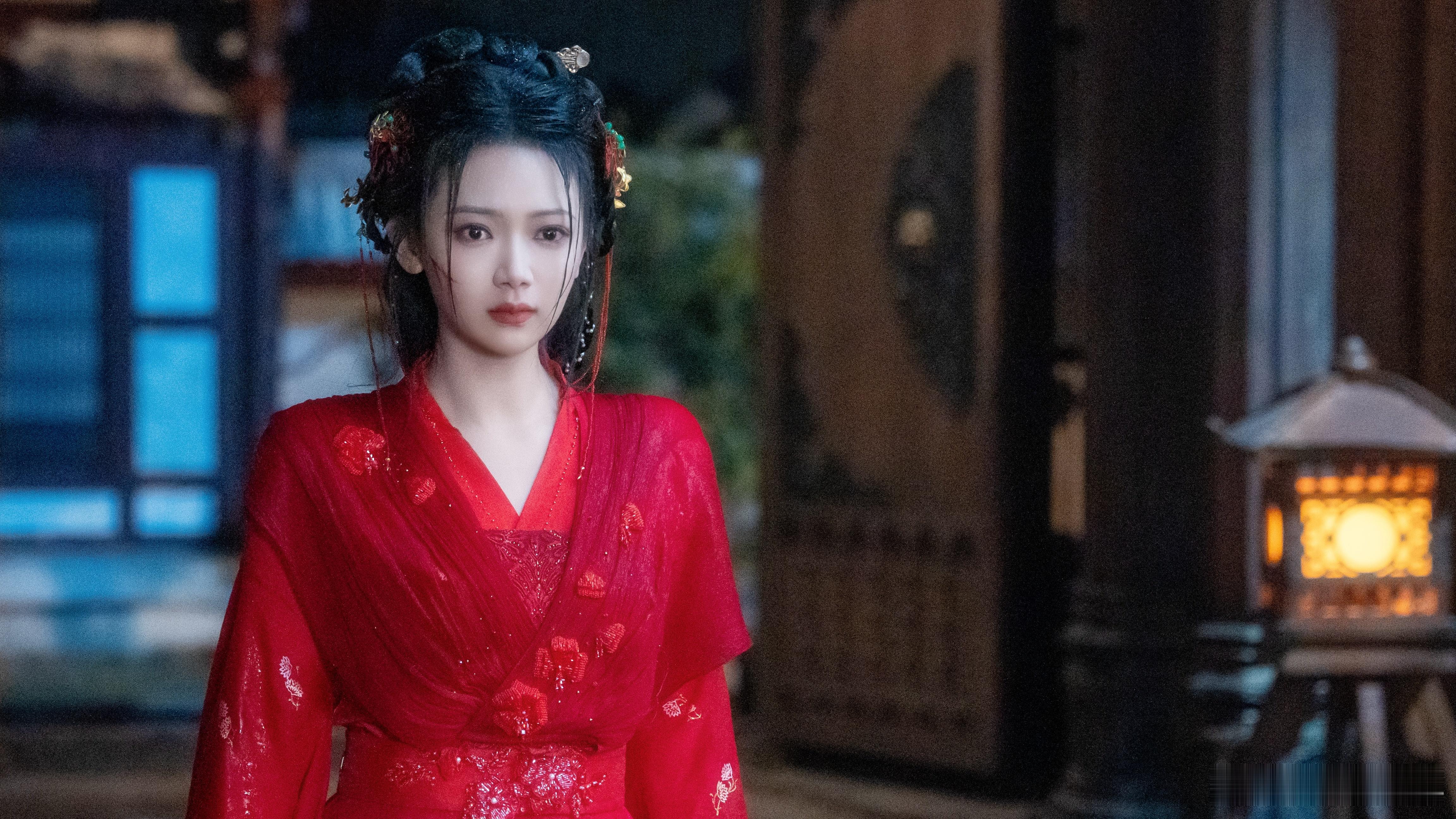 温茉言苍月无烬 温茉言真的是劳模中的劳模！今年作品不断，古装现代切换自如，《苍月