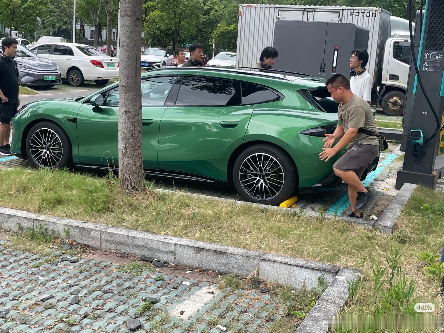 方程S GT实车，好看不汽场全开方程S