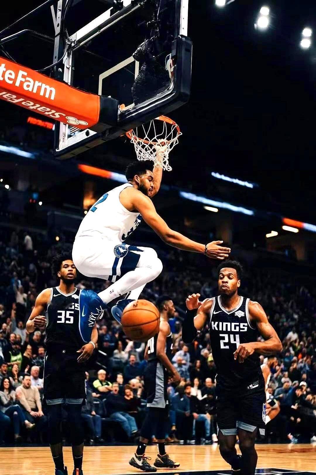 勒布朗詹姆斯现役总篮板第一 却从没拿过单赛季篮板王。
 
德拉蒙德拿过四次篮板王