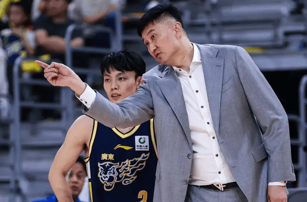 杜锋：徐杰现在不舒服&我们还是很困难，要等大外援到位