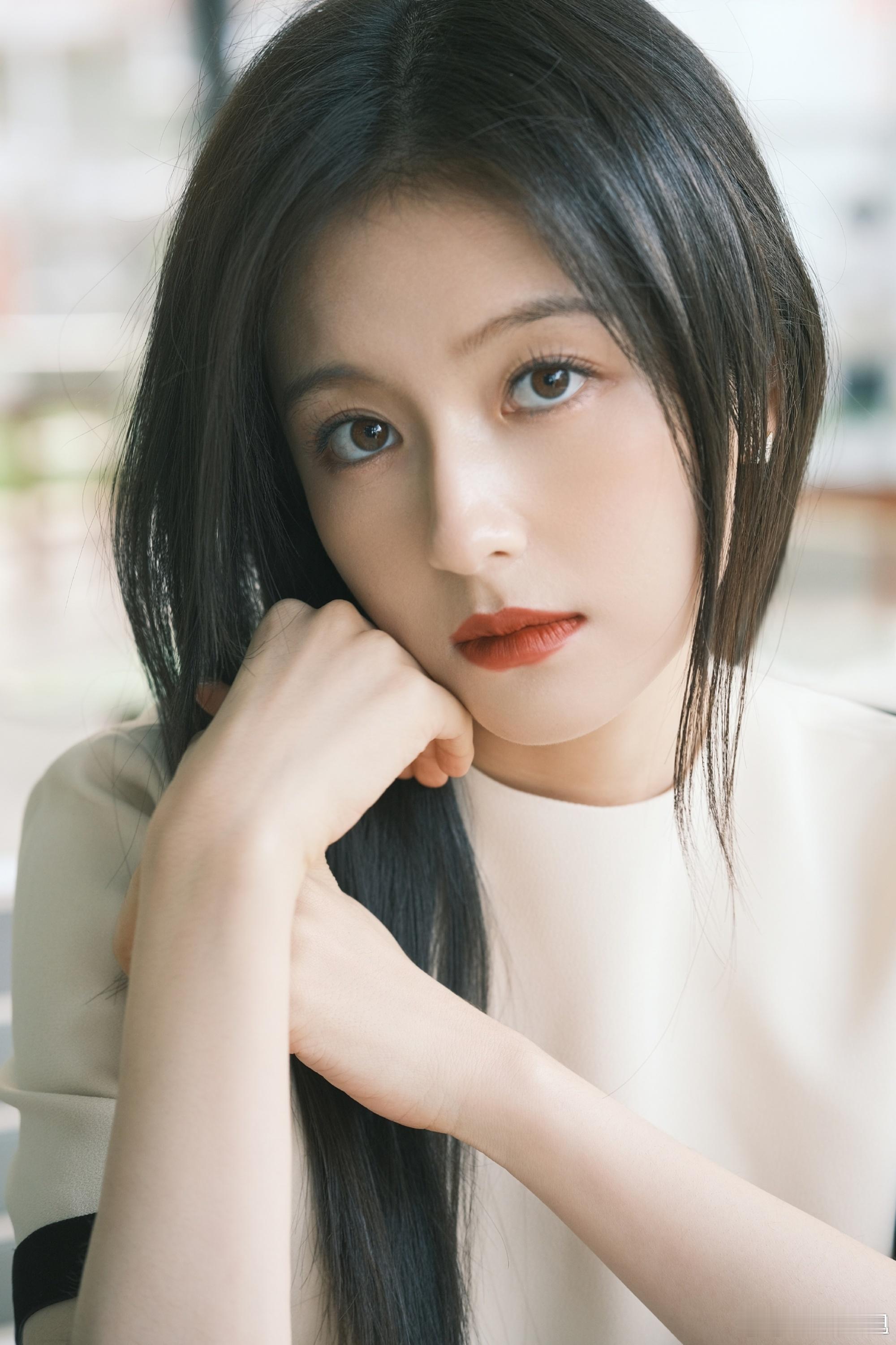 今日份红唇少女李兰迪！秋天的少女有些知性[doge] ​​​