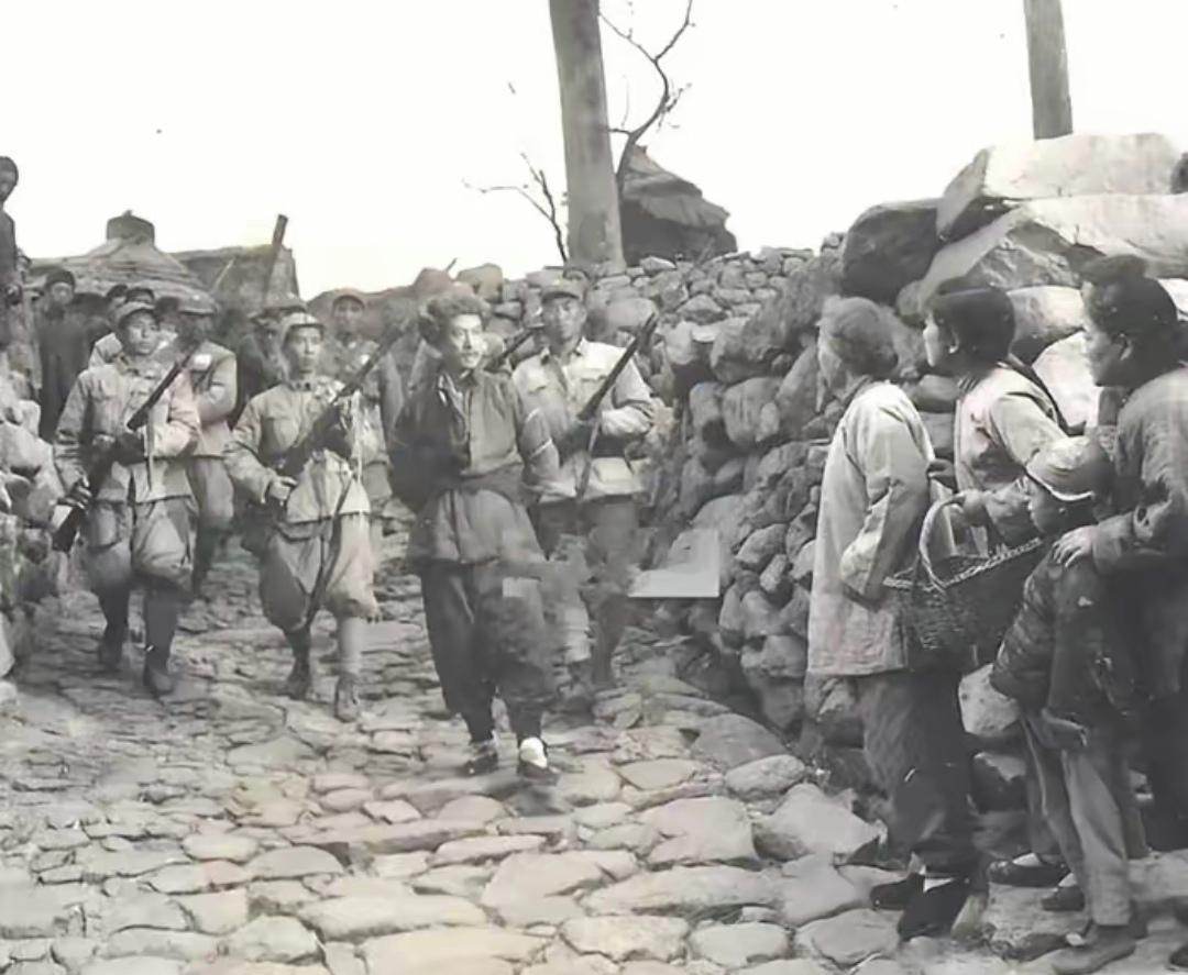 你知道吗？
这部戏拍到一半，主演冯喆突然死了，电影永远定格在未完成。
那是196