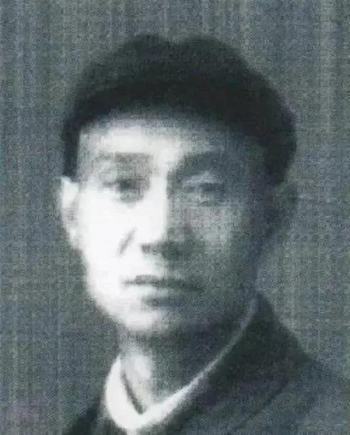 1940年，吴凤翔刺杀日军少将，走到门口时，他发现里面有好几名日军，刺杀没有把握