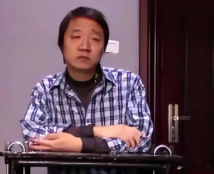 这位手握中国电磁炮核心技术的顶尖专家，竟然是美国安插的间谍，日常工作中疯狂出卖国