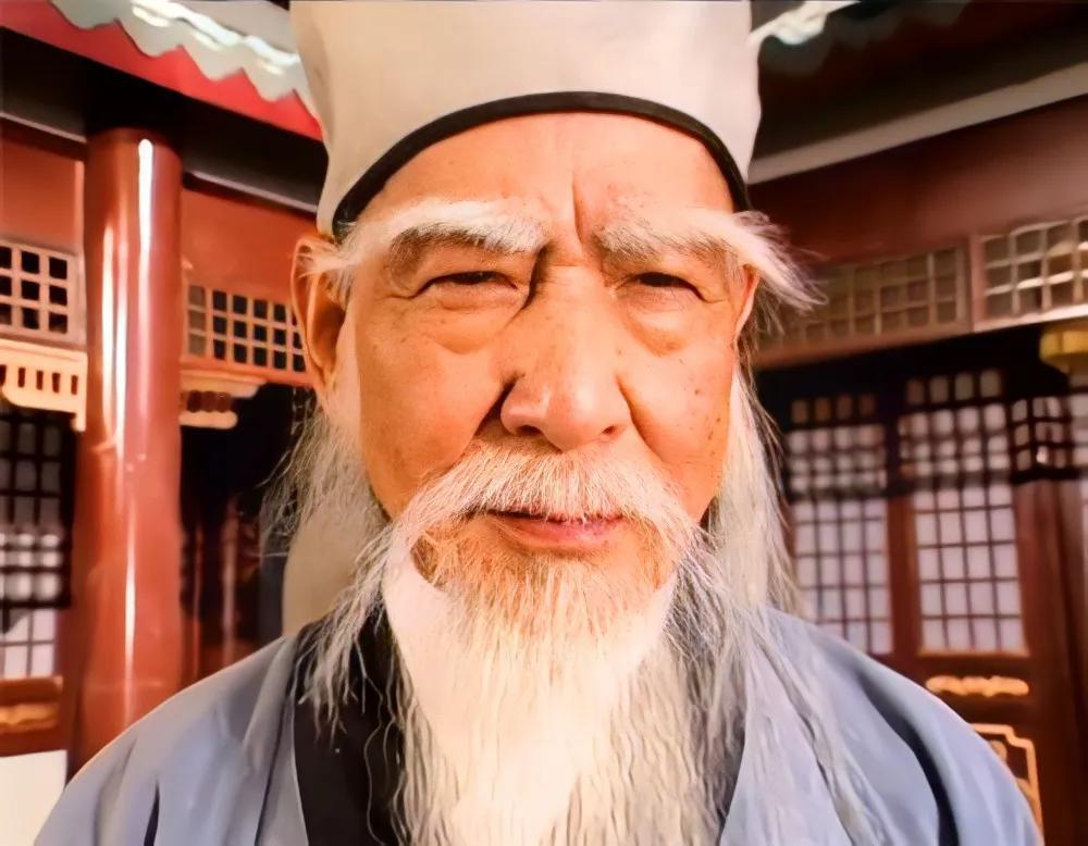 关于扫地僧真实身份一个猜想：

扫地僧这个人物，可以说十分神秘，一出场就以绝对实