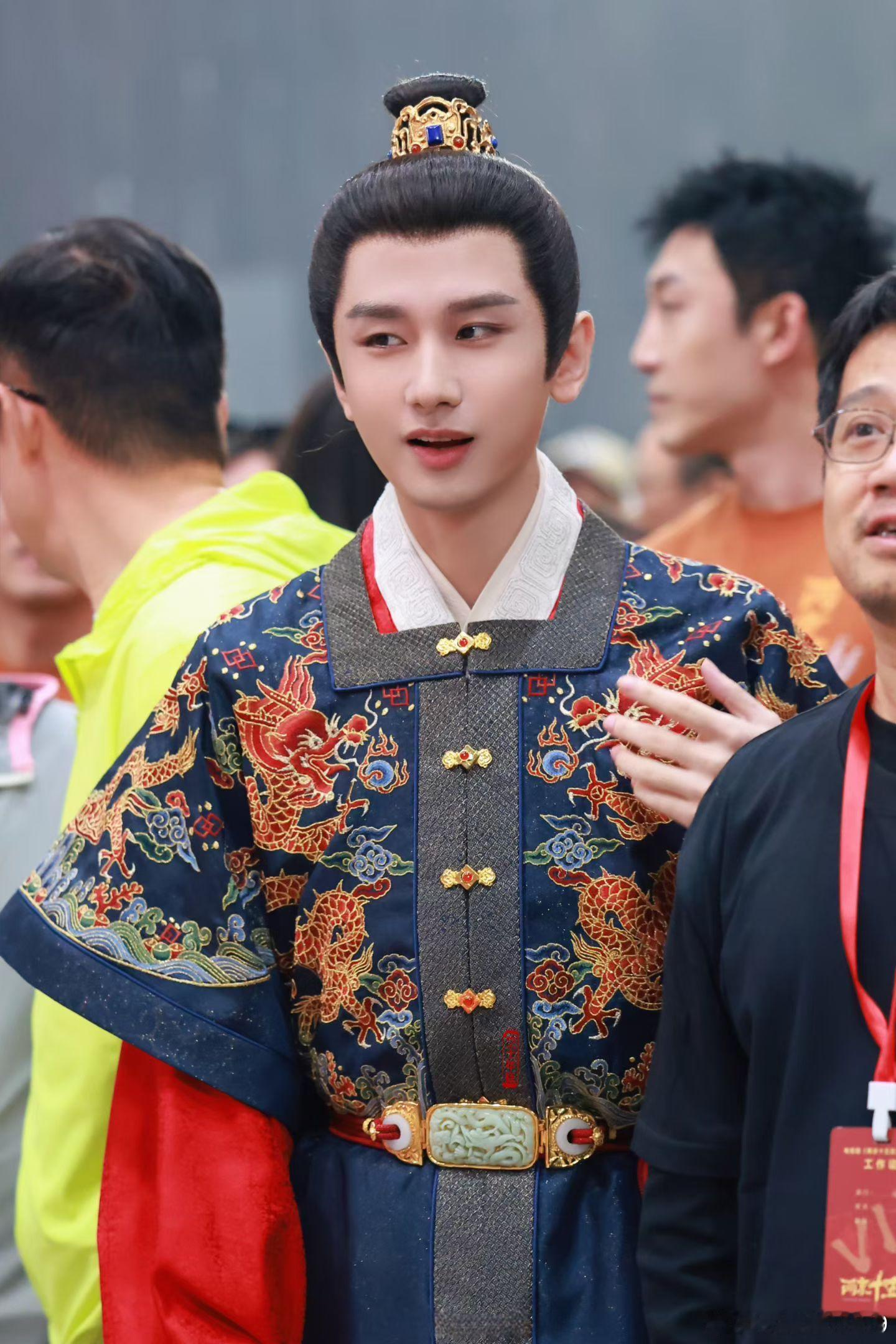【这个太子不好当！】别人家的太子：锦衣玉食。成毅演的太子：水路逃亡，日夜兼程，还