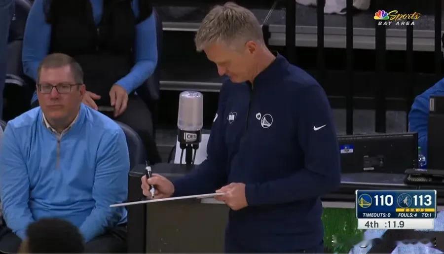 斯蒂芬·库里在本赛季勇士队输球 5 分或更少的比赛中的上场时间：

30 对阵 