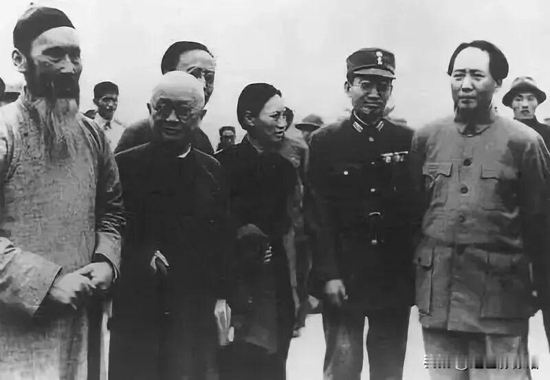  一张老照片，见证重庆谈判收官时刻
1945年10月重庆谈判落幕，毛泽东准备返回