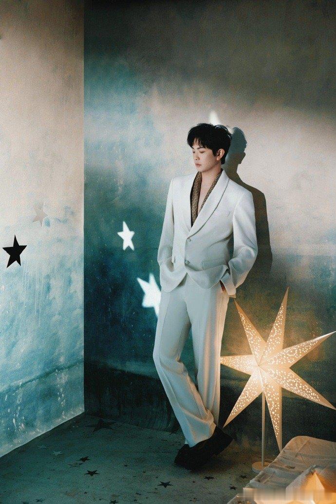 有下颌线是王赫野 没下颌线是颜人中下颚线辨人这届网友的脑洞简直太绝了！下颚线已成