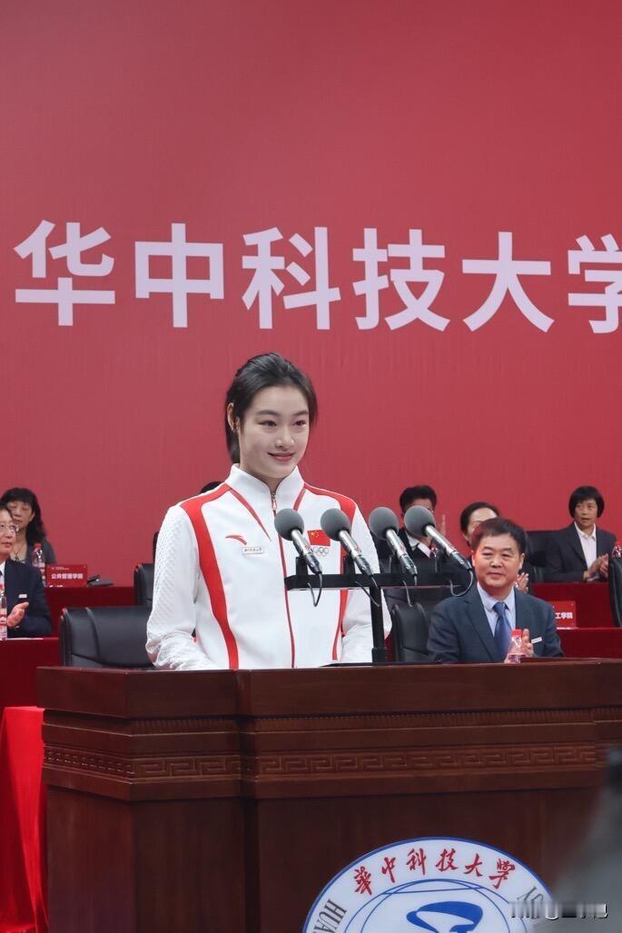 奥运会后，部分奥运健儿回归学校深造。
陈芋汐：同济大学本科新生；
昌雅妮：华中科
