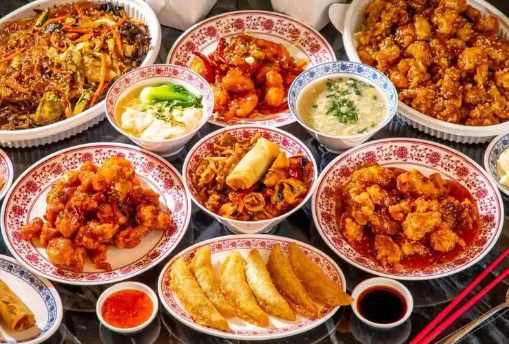 我也超爱中餐！中餐品类丰富到离谱，八大菜系各有千秋。就说川菜，那麻辣鲜香的味道，