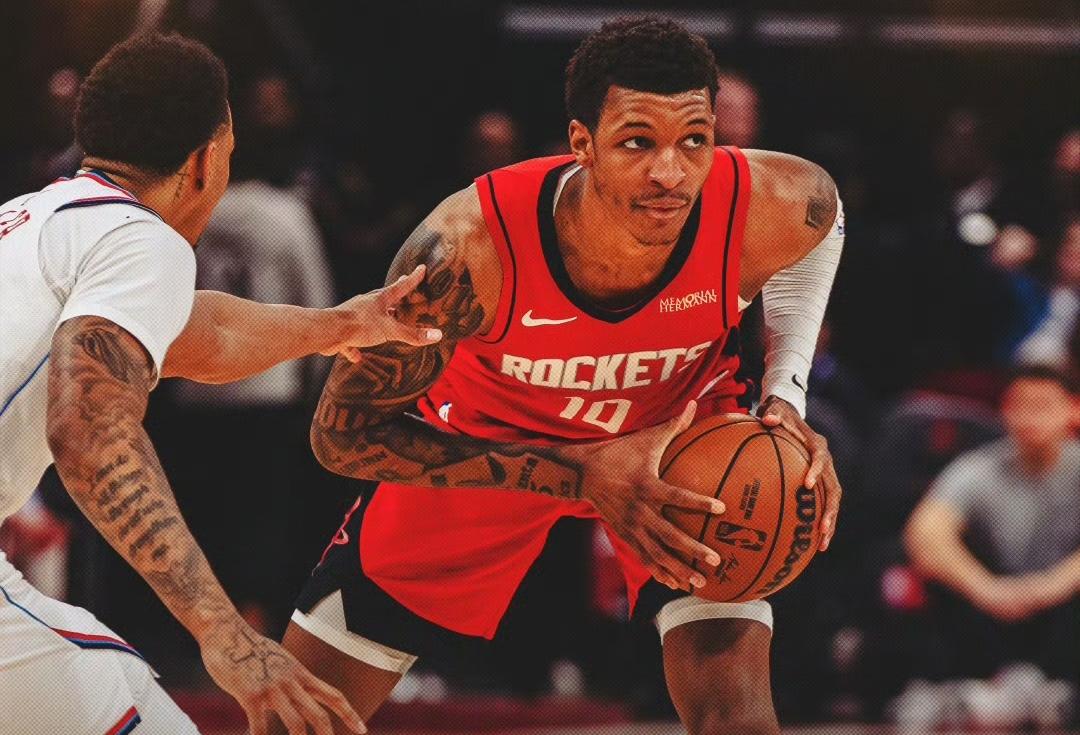 我觉得火箭队现在的问题不是某一个球员的问题，而是整个体系的问题。现在的防守体系混