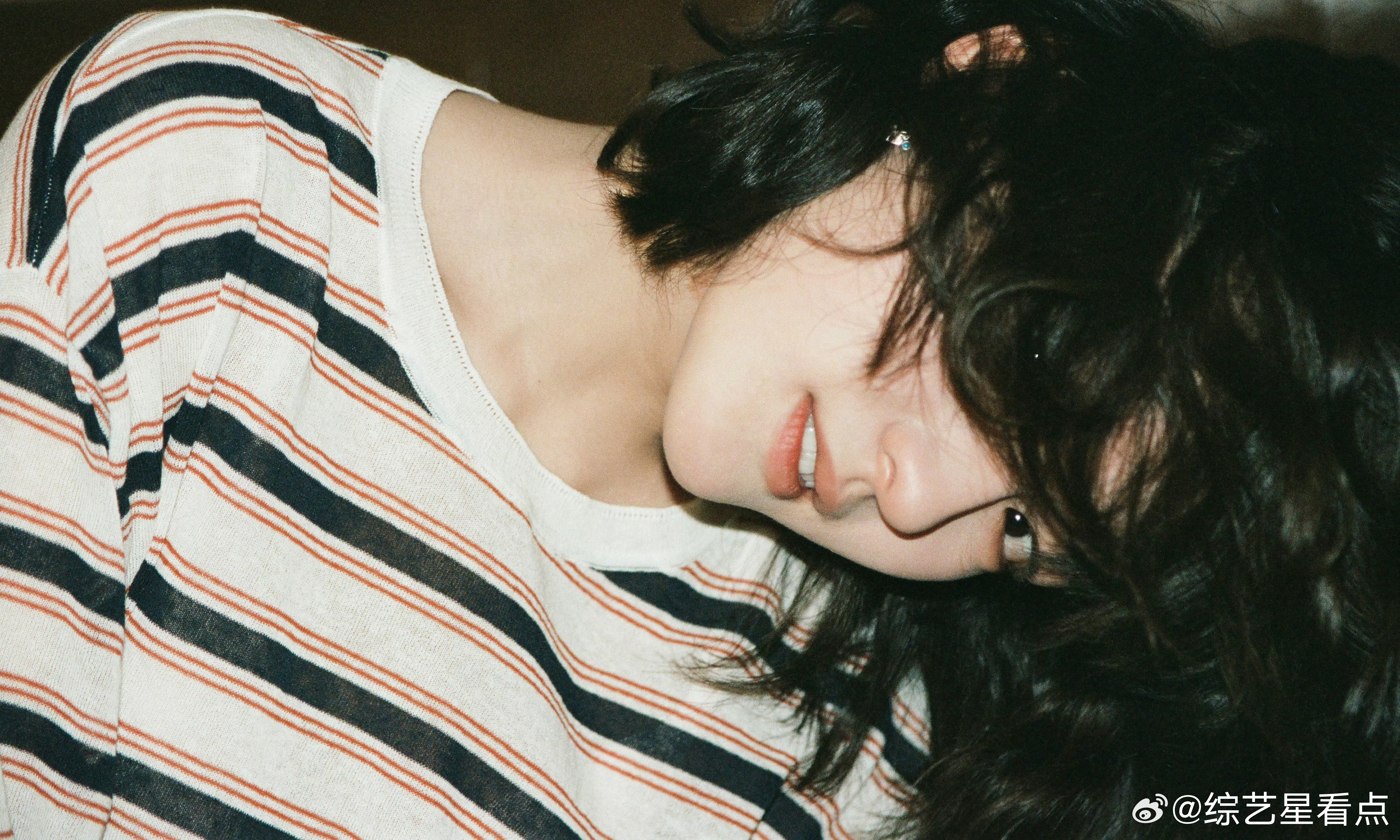 兰西雅被人认成文淇兰西雅被错认成文淇 眉眼倔强又灵动，难怪乍一看会恍惚。 