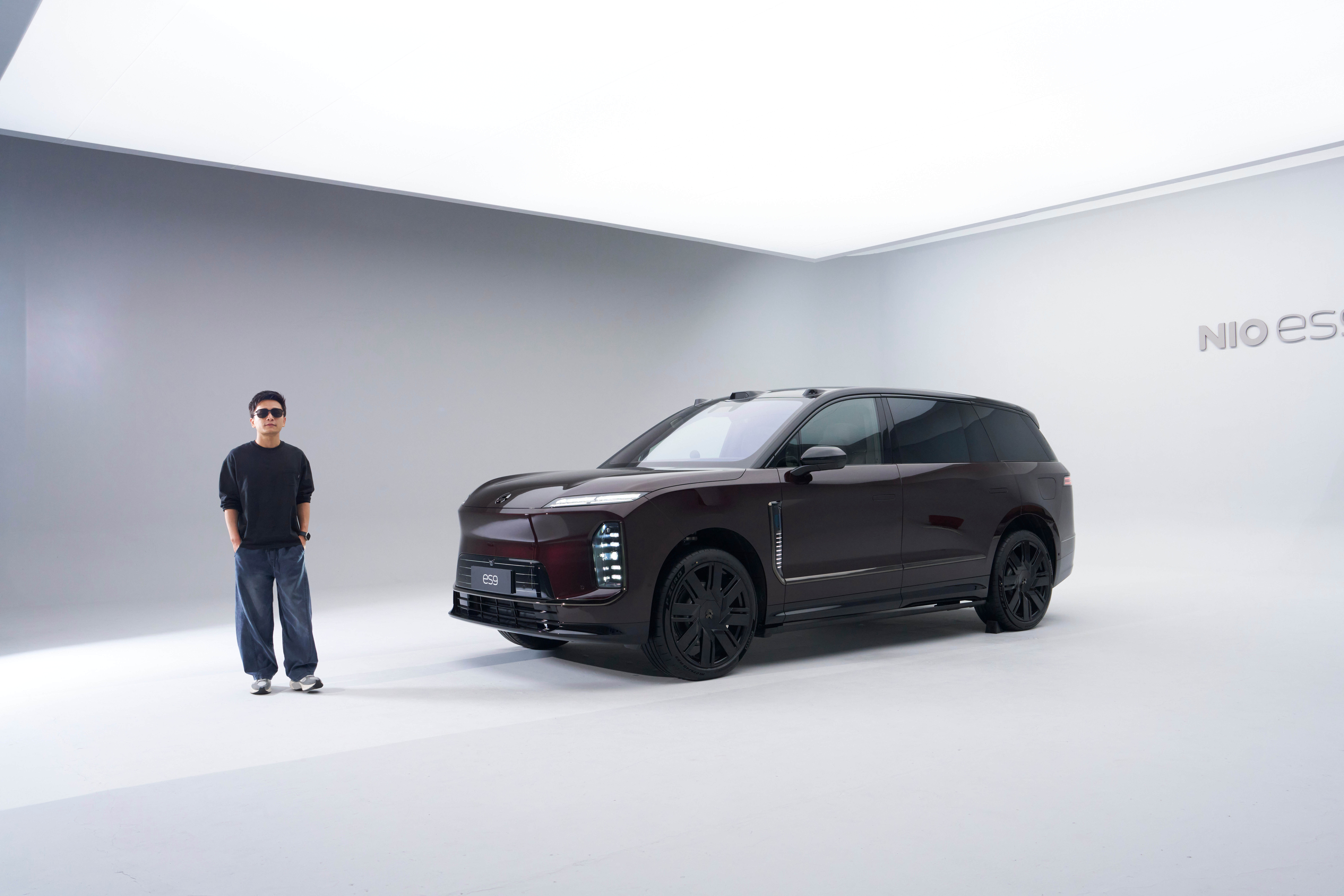 在ES9车边的，咱是真拍了。你们想看的话，就发出来吧！哈哈PS：有没有 P 图高