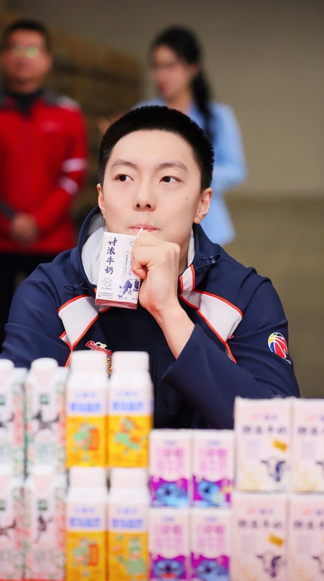 胡明轩胡明轩 【白净 礼貌 爱笑】是优秀阳光的胡队感谢主持小姐姐的分享呀~©️?