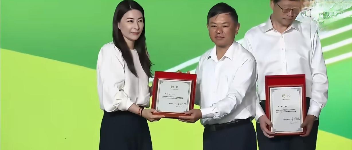 双姝同框！杨紫郭晶晶六五环境日受聘引热议
 
六五环境日国家主场活动现场亮点十足