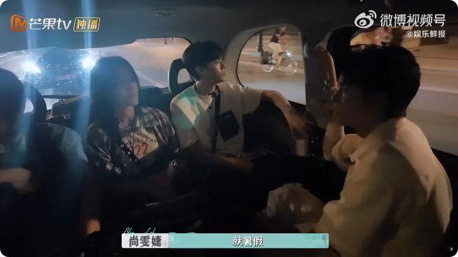 李佳琦[超话]尚雯婕[超话]李佳琦以为尚雯婕在巴黎留学过尚雯婕聊巴黎的专业性也太