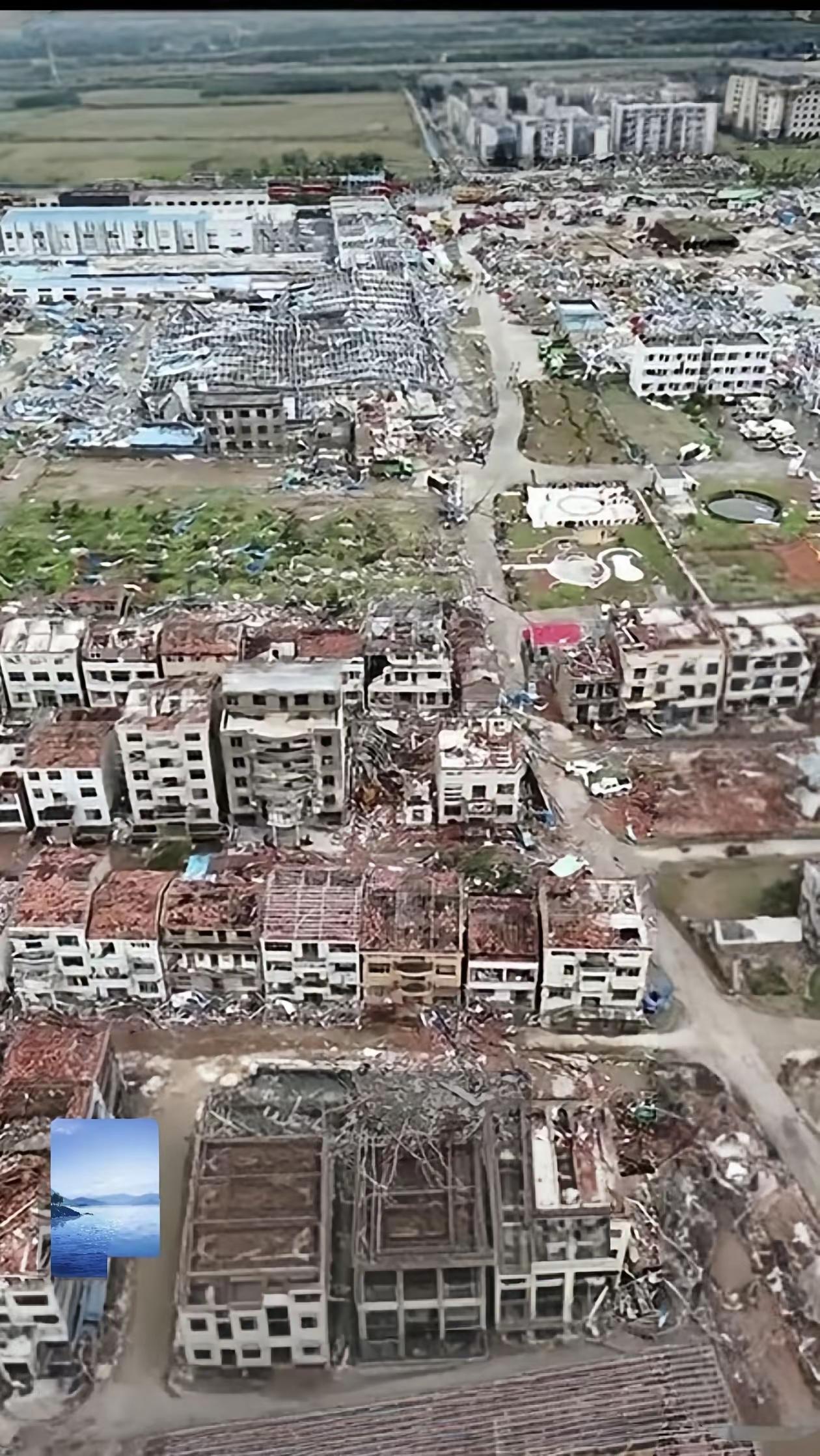 黄冈这场突如其来的狂风，

狠狠敲醒了整日纠结鸡毛琐事的我们。
灾难到来之前村里