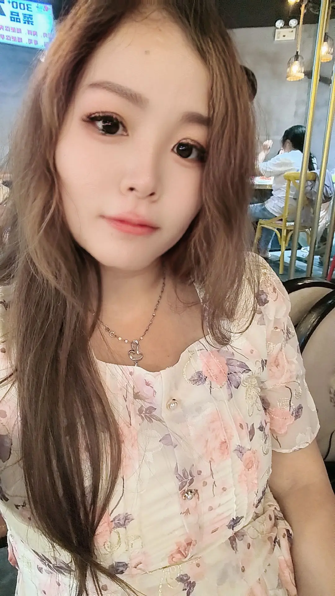我在黄昏里痴痴的等，等你这个爱上别人的人