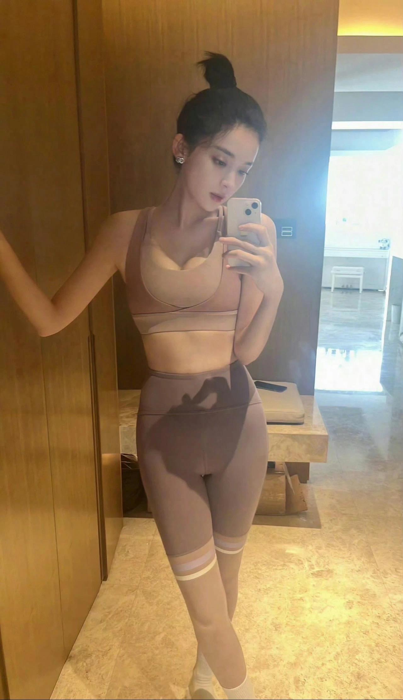 娜扎 健身照