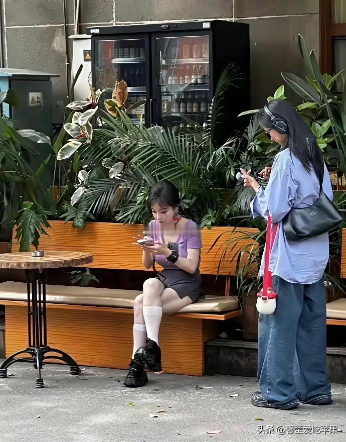 万万没有想到，女神现实中居然那么小只，白瞎我看了十几年电视，现在才知道！