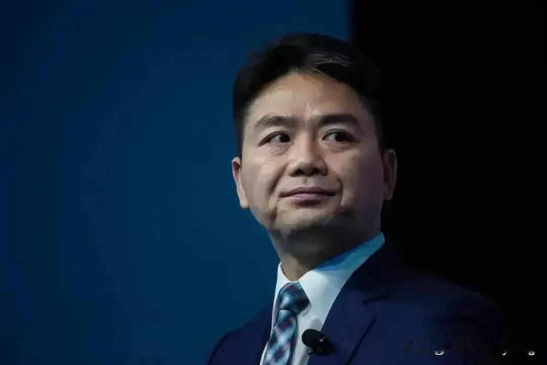 电商的竞争让京东也“慌”了。

拼夕夕推出“仅退款”后，给了京东、淘宝很大压力，