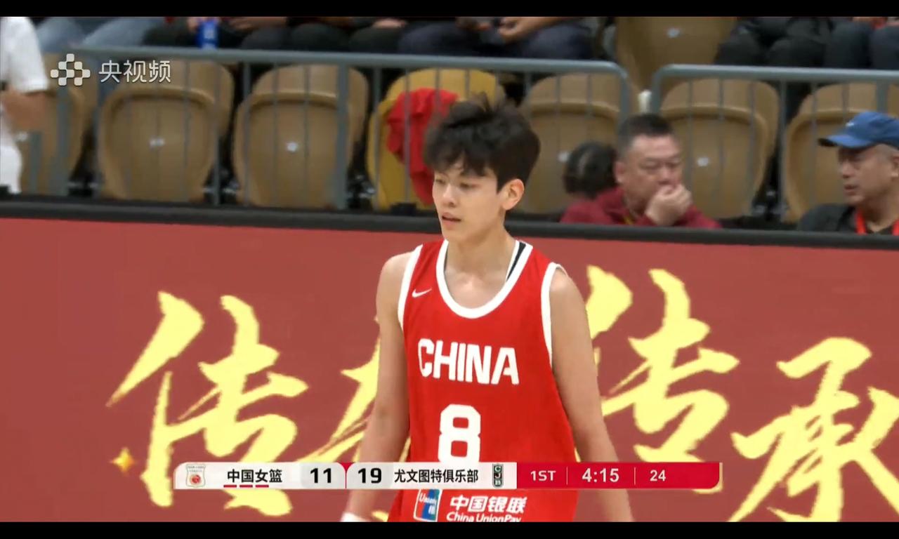 杨舒予成为老大，张子宇丧失特权，磨合中的年轻女篮有些数据很奇葩

中国队90:8