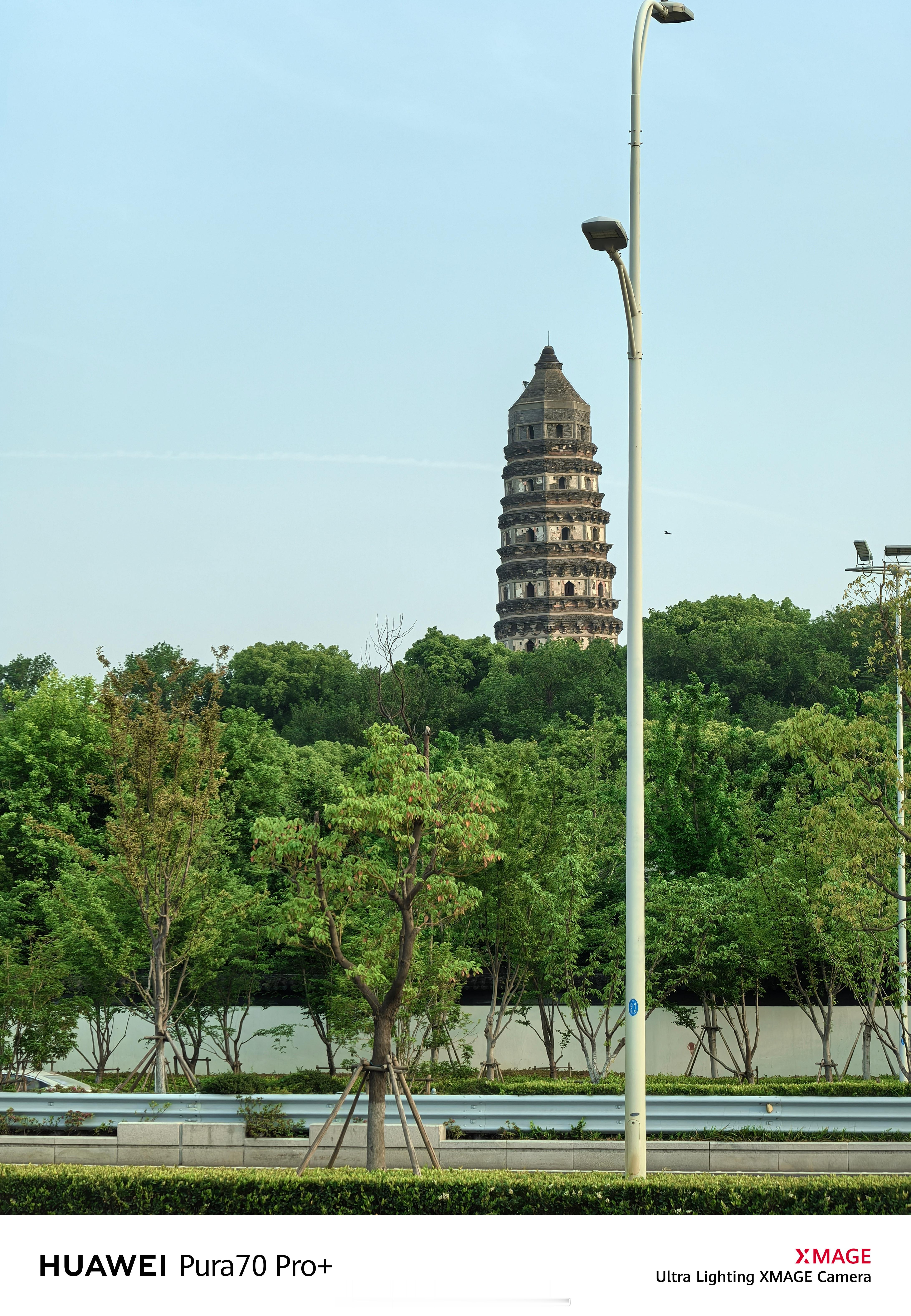 给客户送车送到物流园！这风景还挺好的[航天员]  ​​​