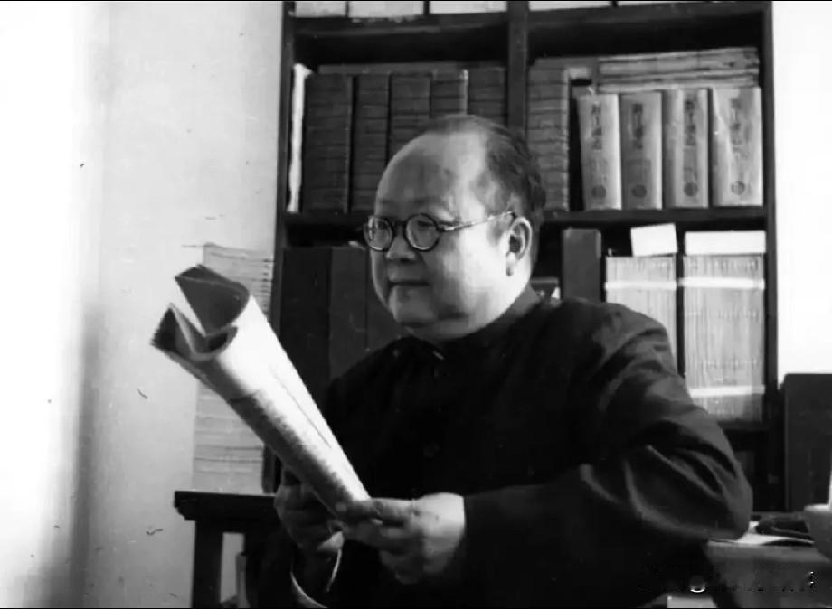 1948年，潘光旦拒绝好友梅贻琦的邀请，坚持留在国内。
 
咱先说说这俩人的交情