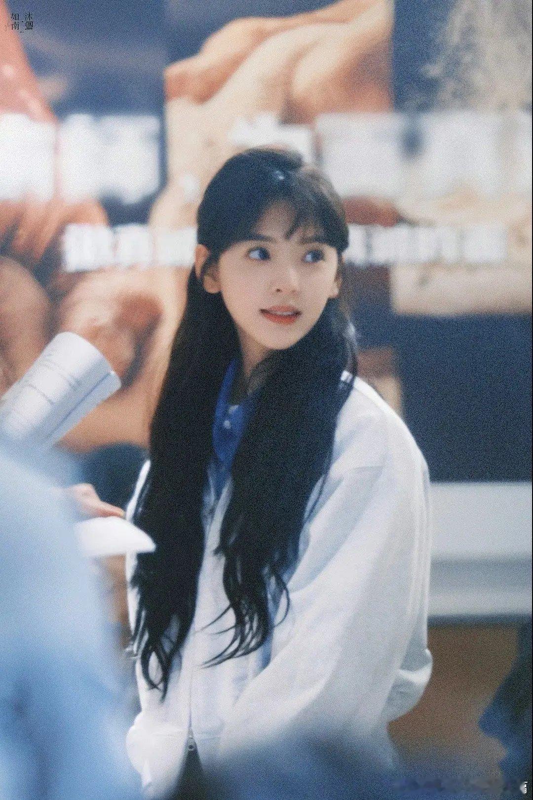 罢了，反正最适合温以凡的花，一个被喷的狗血淋头，一个年龄大了搭不上这资源。至少章