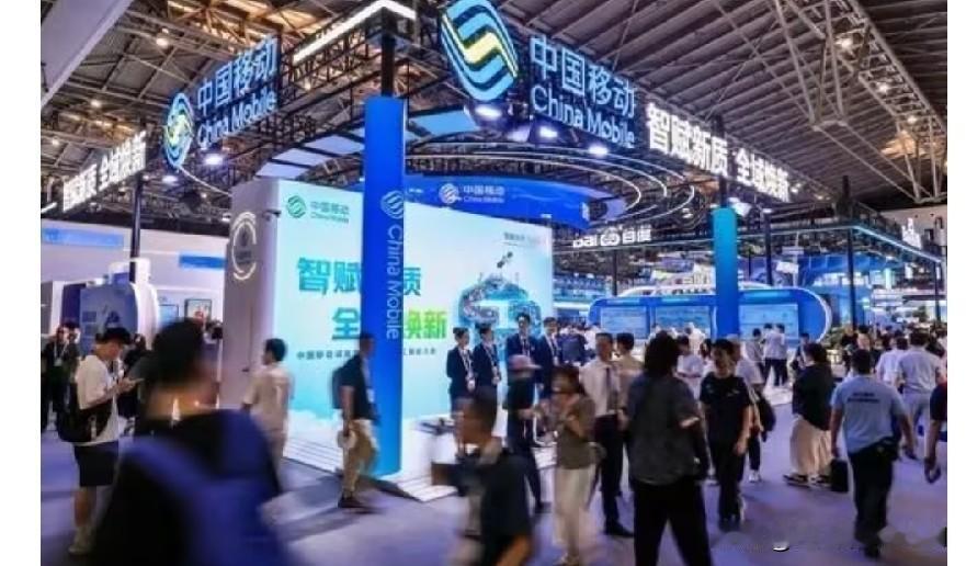 全域焕新
移动天工推动工业创新，不是单点堆 AI 功能，而是把中国移动的“连接+