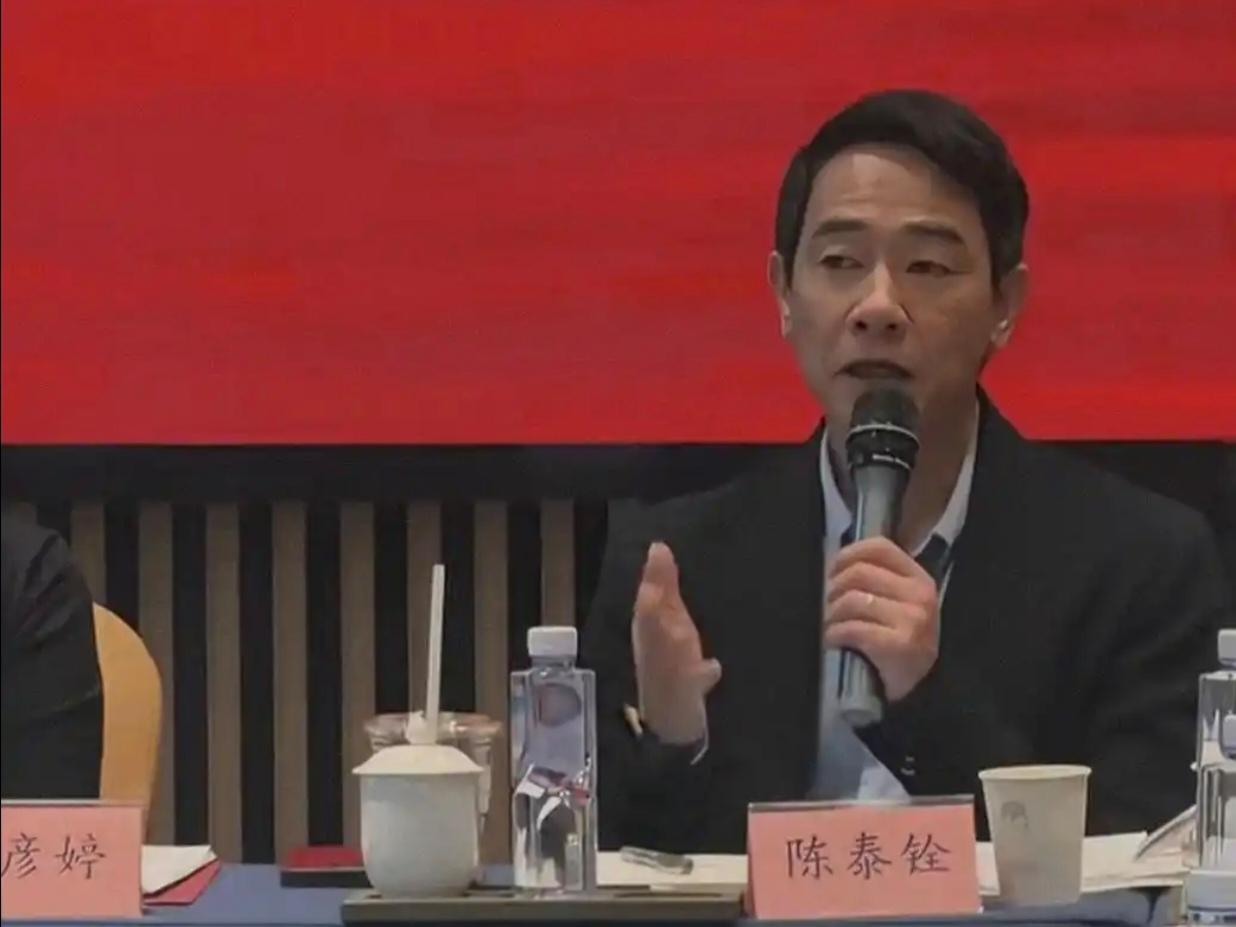 山鸡→赵山河→陈小春→惠州市政协委员陈泰铨同志
这是我对电视荧屏上的这个人称呼的