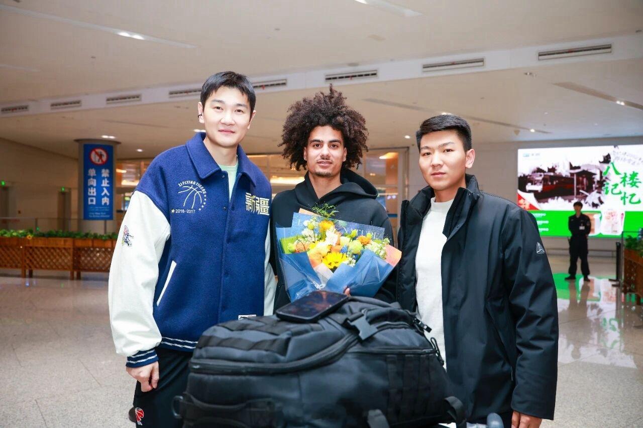 新疆男篮再官宣一位外援！新疆男篮与威廉·理查德森（William Richard