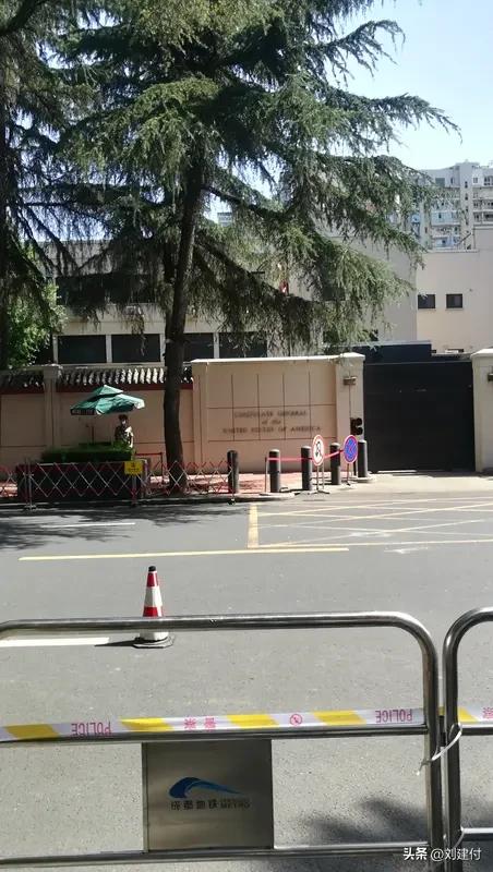 强闯我驻日使馆不法之徒被送检 强闯我驻日使馆不法之徒被送检，大快人心！驻外使馆是