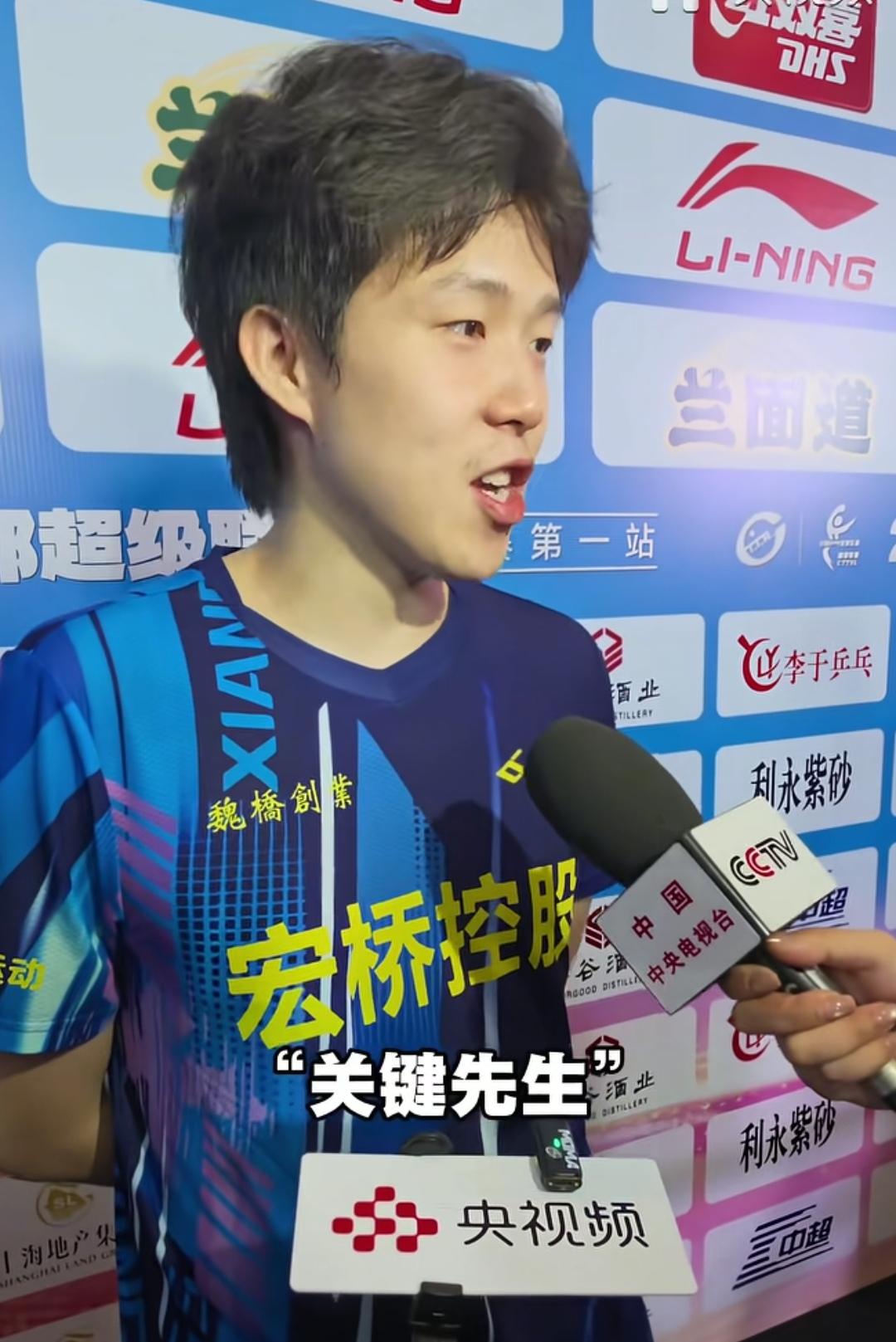 “我不想，总当这个角色了”
梁靖崑满脸嬉笑的说出这句违心的话，明眼人一看就知道梁
