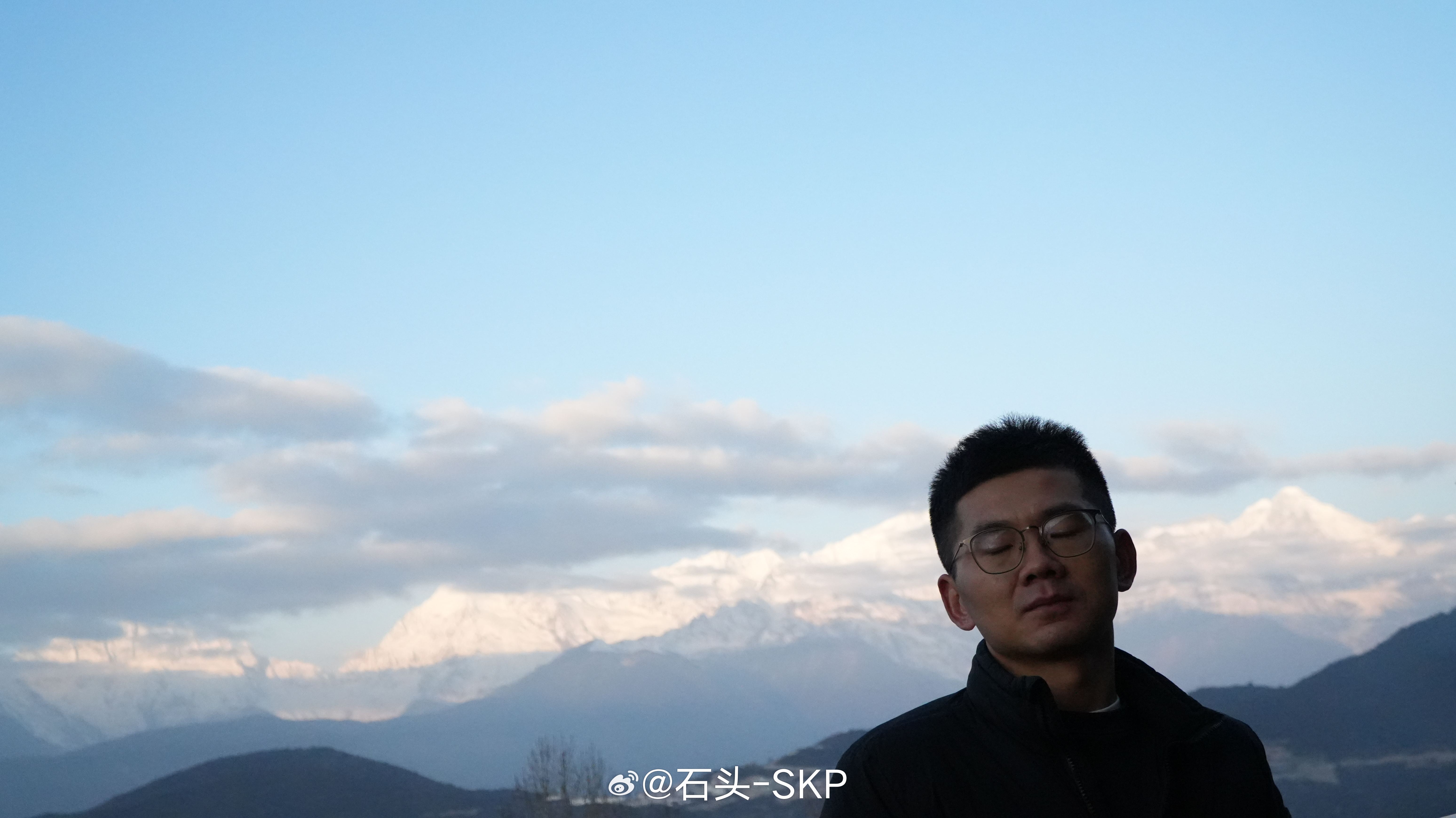 图一：我帮老婆拍的梅里雪山图二：老婆帮我拍的梅里雪山梅里雪山