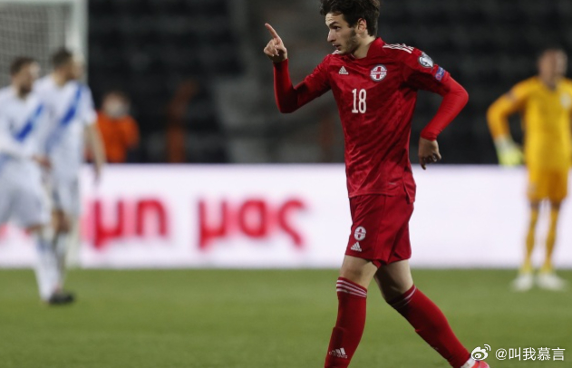 3月25日讯 巴黎圣日耳曼前锋克瓦拉茨赫利亚正式成为格鲁吉亚国家队新任队长。这位