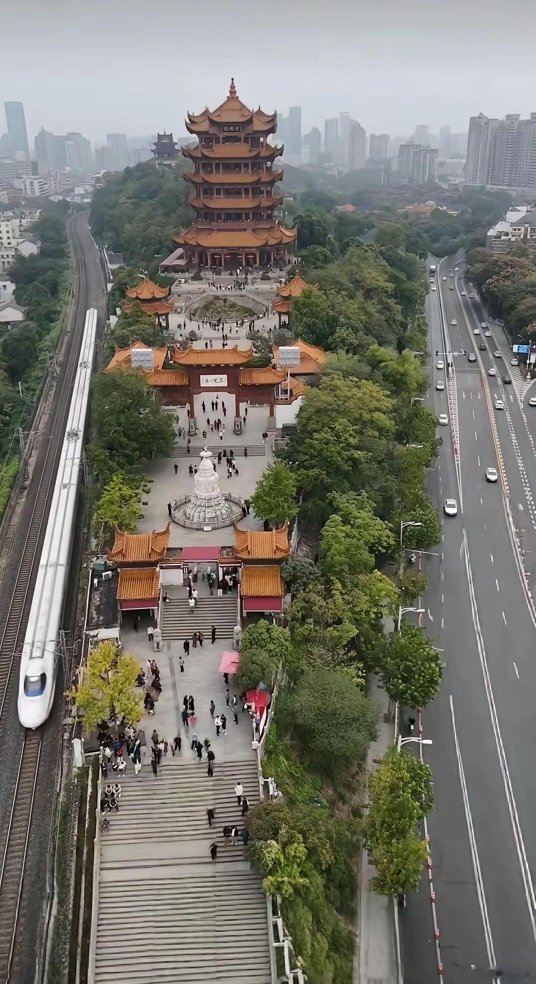 为什么这两条路不改道，一定要夹在中间吗 
