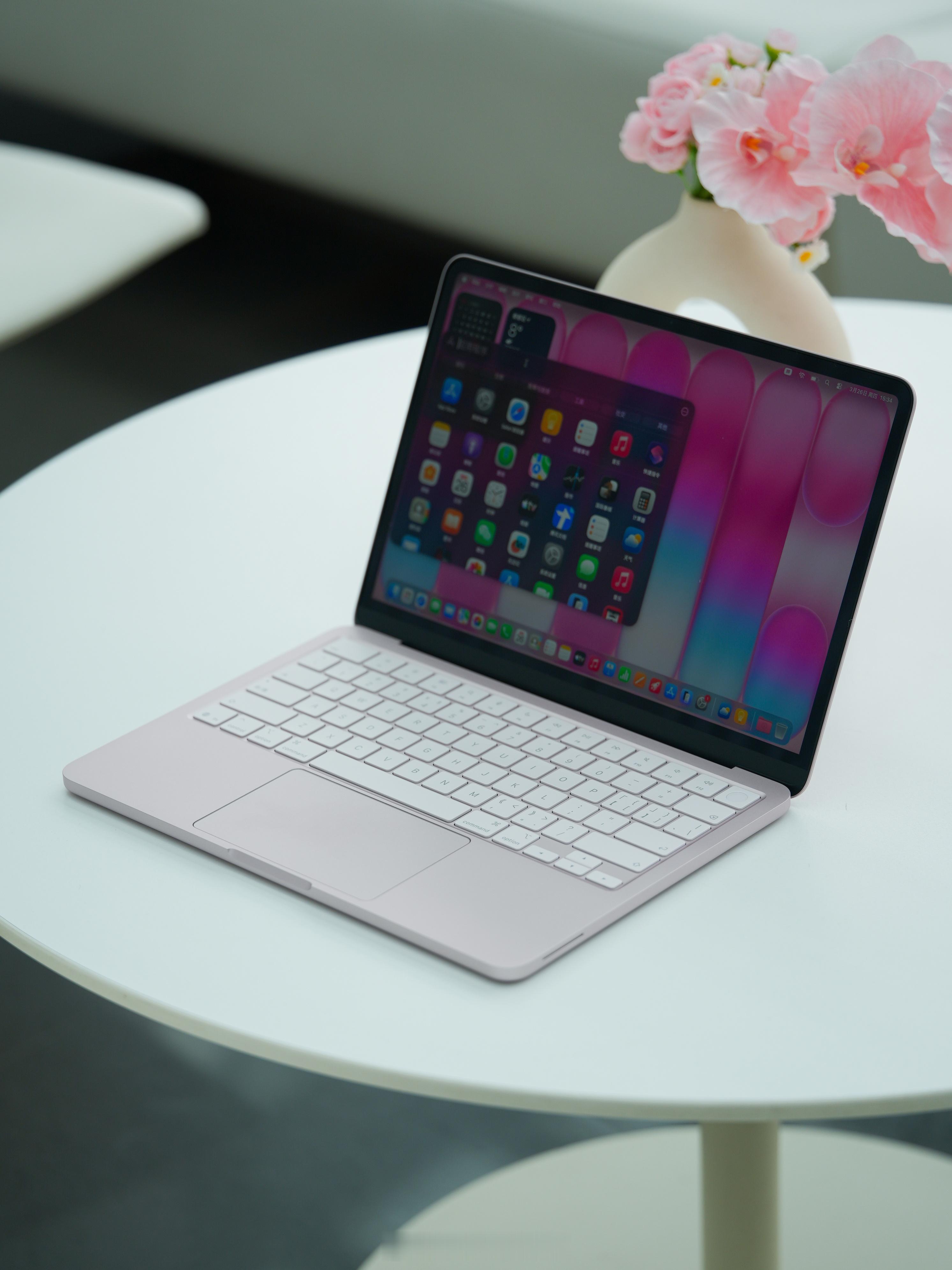 iPad越来越像Mac电脑了吗 单看菜单栏布局、桌面交互逻辑，macOS 和 i
