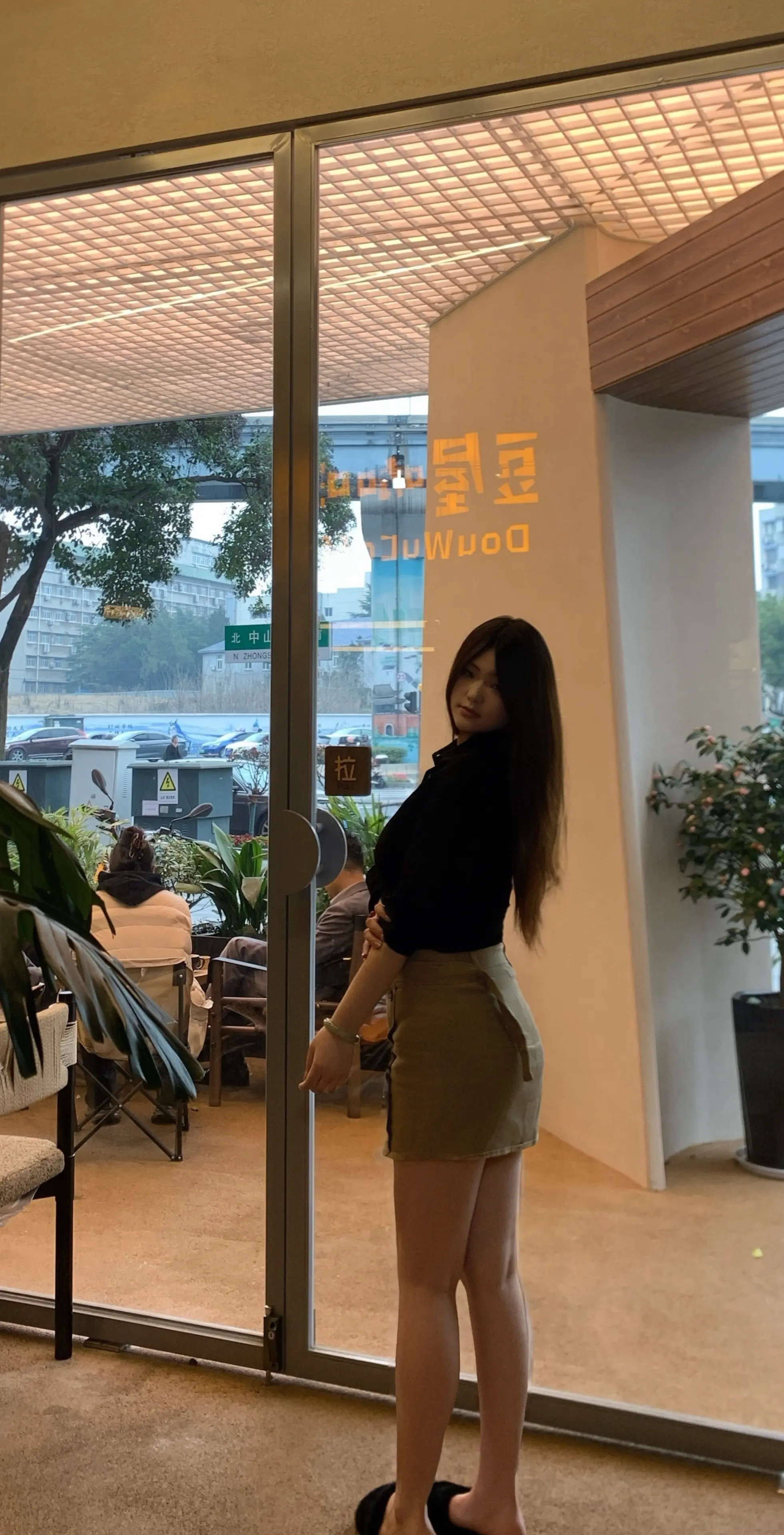 年上左边站 年下右边站 帅的靠我站
