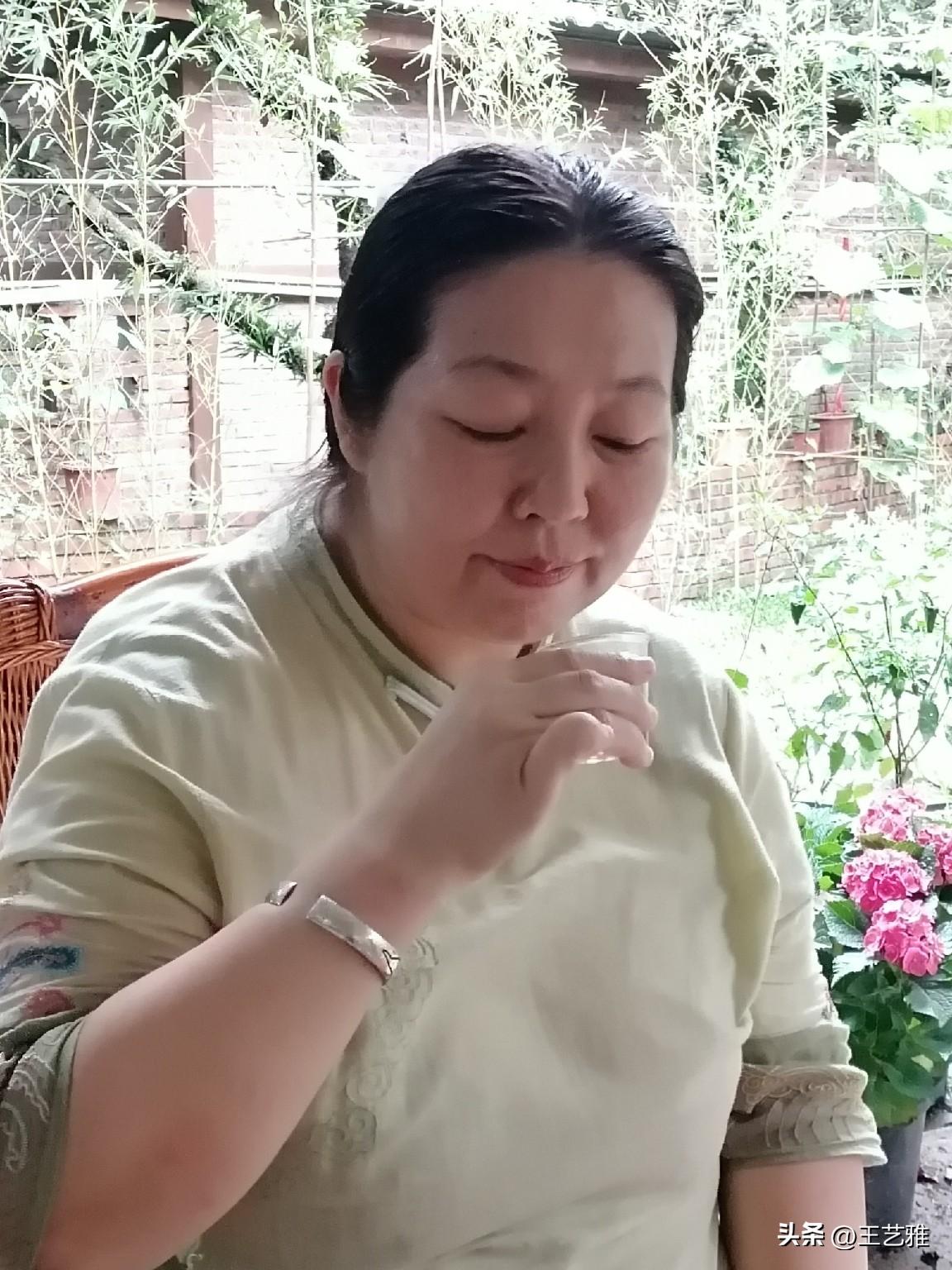 今天下午我去了云深小院，晚上大概八点半才到家。

在小院里我给两个伙伴包了饺子，