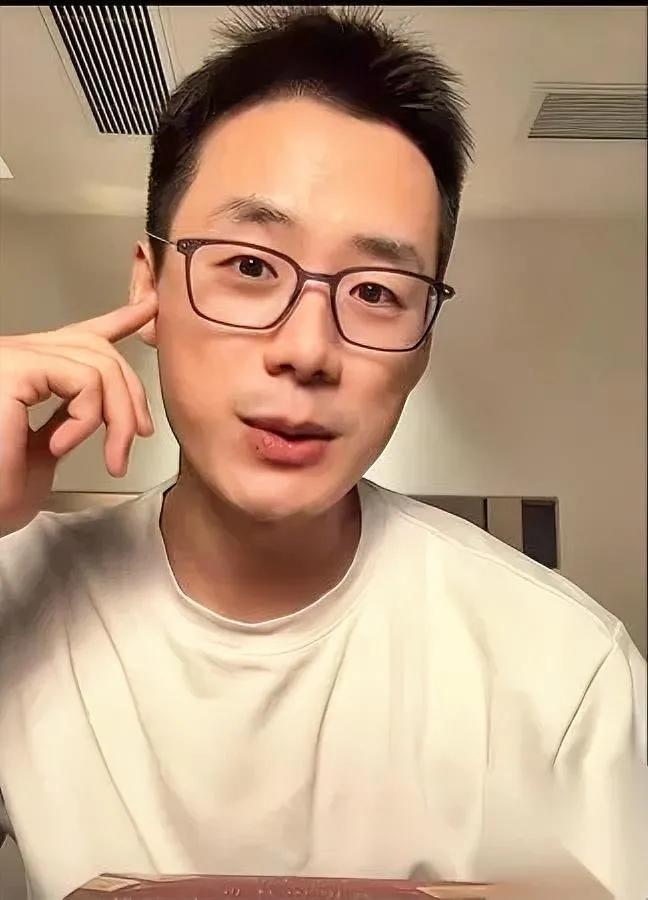 他又要翻车？

一句“可怜”点燃全场。

我原以为离开老东家的他会学乖，结果28